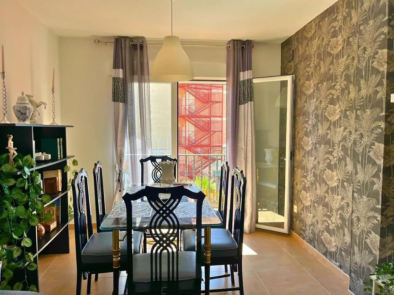Home4U Calle Barcelona location